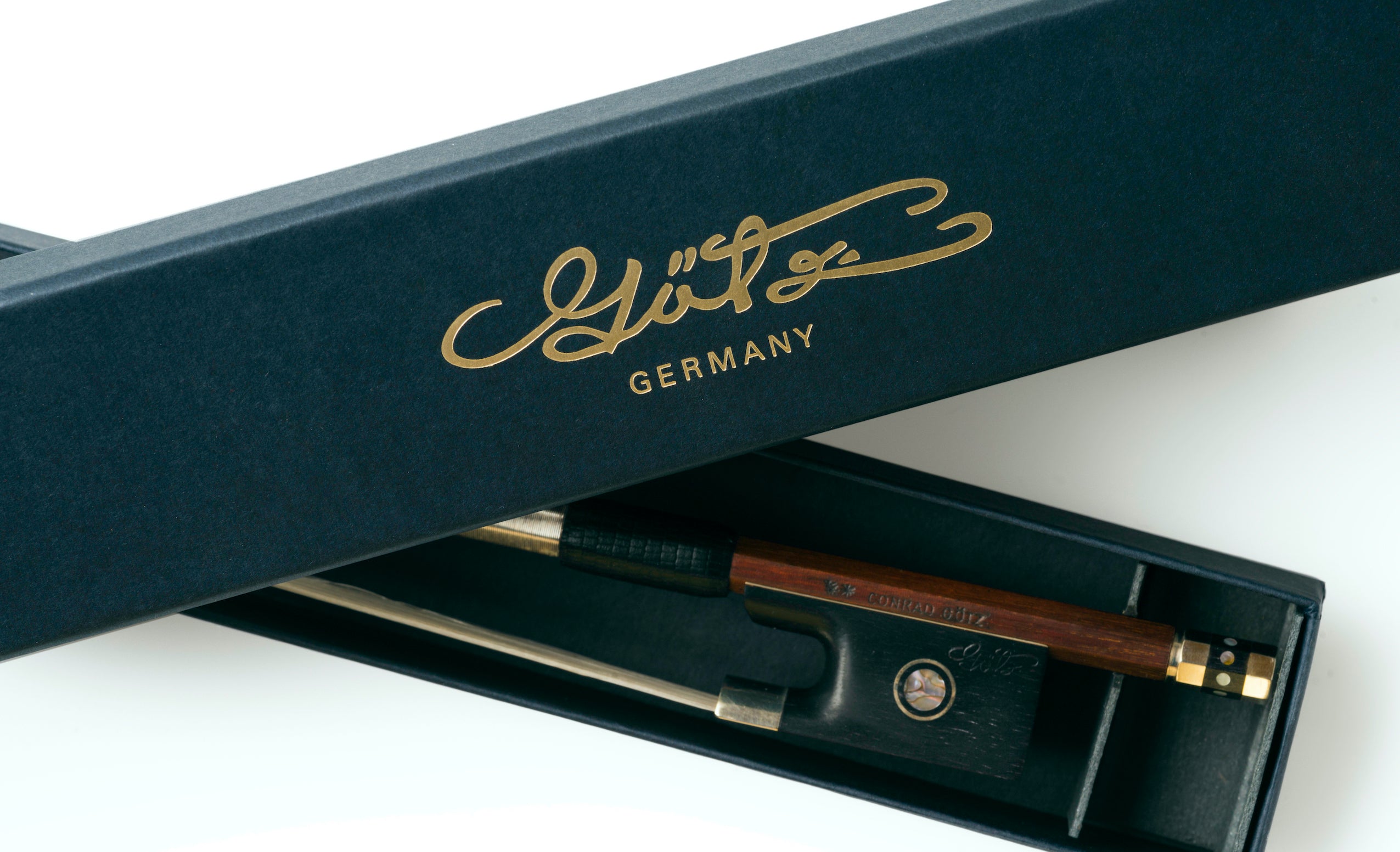 Gotz deals violin bow